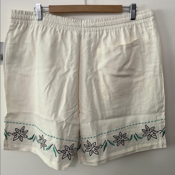 Forever 21 Men’s Cream and Green Bermudas Shorts with Botanical Trim 2XL - Picture 3 of 5